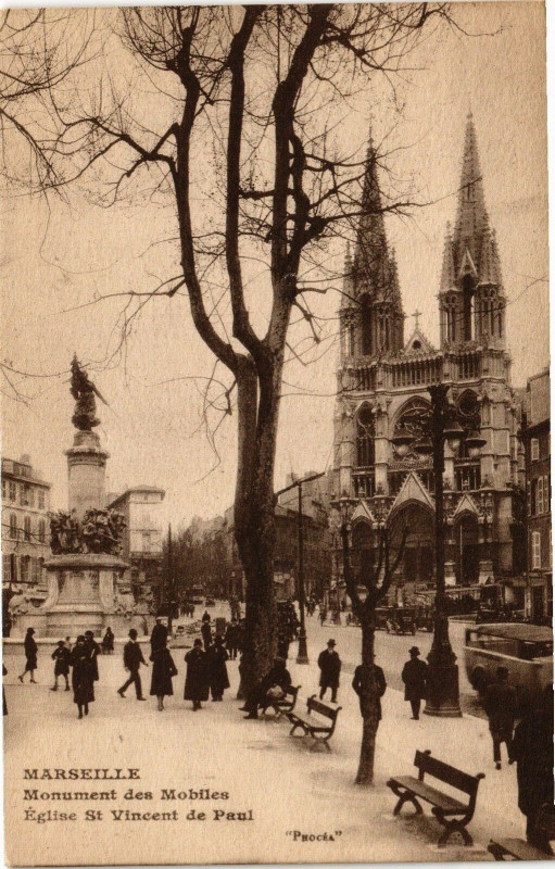 Carte postale ancienne Marseille-Monument des Mobiles Eglise St-Vincent de Paul à Marseille
