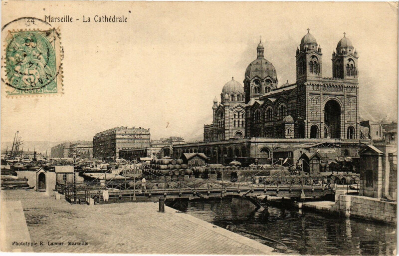 Carte postale ancienne Marseille-Le Cathedrale à Marseille