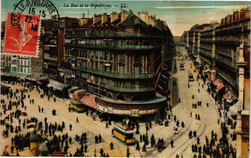 Carte postale ancienne Marseille-La Rue de la Republique à Marseille