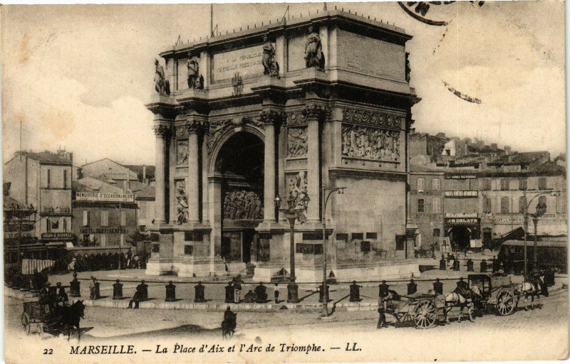 Carte postale ancienne Marseille-La Place d'Aix et l'Arc de Triomphe à Marseille