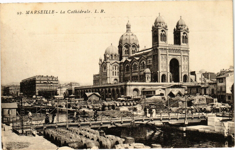 Carte postale ancienne Marseille-La Cathedrale à Marseille