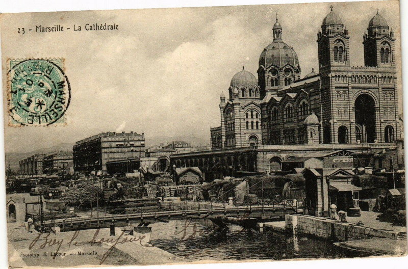 Carte postale ancienne Marseille-La Cathedrale à Marseille