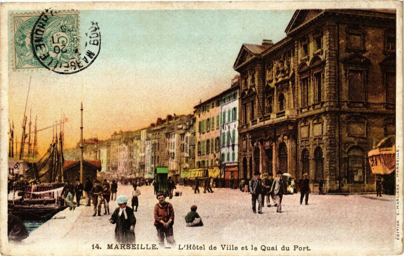 Carte postale ancienne Marseille-L'Hotel de Ville et le Quai du Port à Marseille