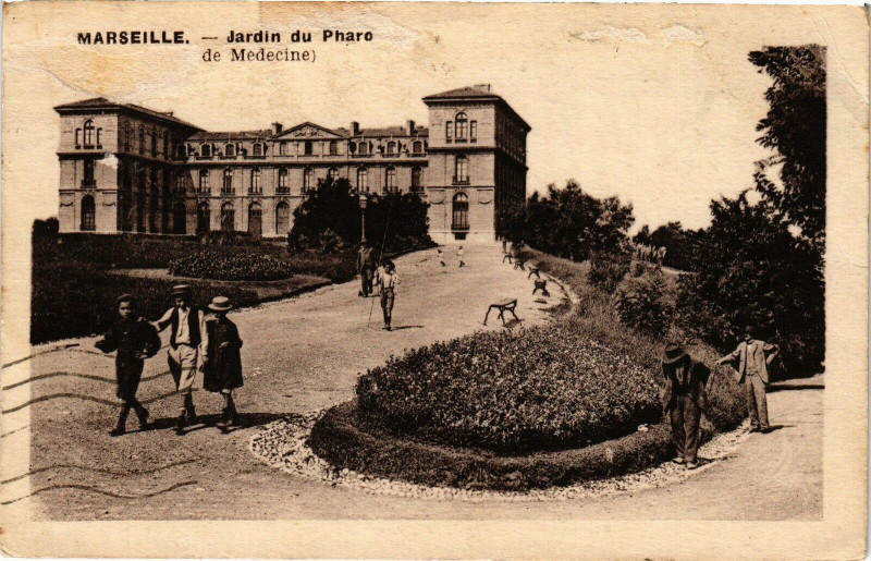 Carte postale ancienne Marseille-Jardin du Pharo à Marseille
