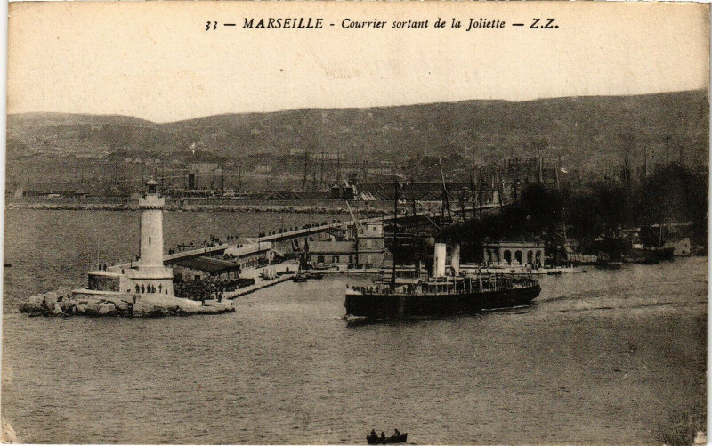 Carte postale ancienne Marseille-Courrier sortant de la Joliette à Marseille