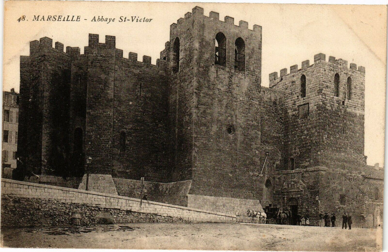 Carte postale ancienne Marseille-Abbaye St-Victor à Marseille