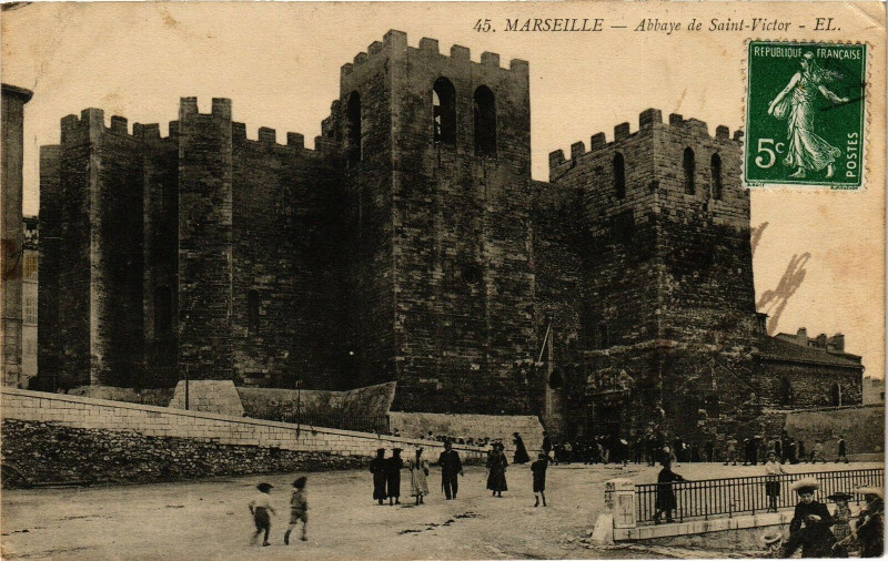Carte postale ancienne Marseille-Abbaye de St-Victor à Marseille
