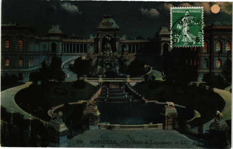 Carte postale ancienne Marseille-Le Palais de Longchamps à Marseille