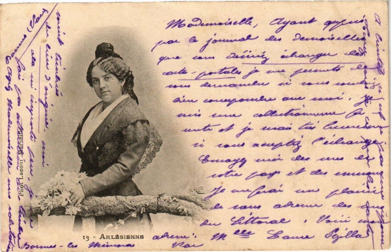 Carte postale ancienne Arlésienne