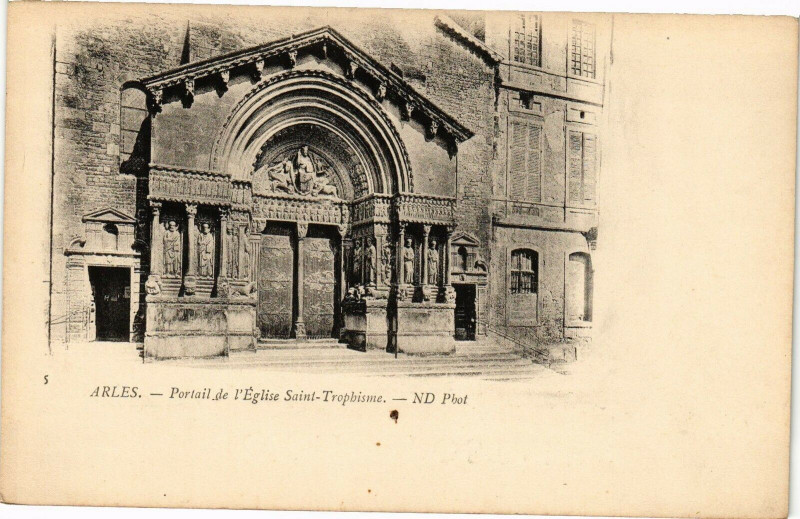 Carte postale ancienne Arles-Portail de l'Eglise St-Trophisme à Arles