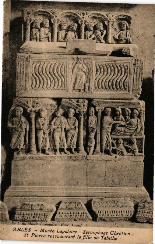 Carte postale ancienne Arles-Musee Lapidaire-Sarcophage Chretien à Arles