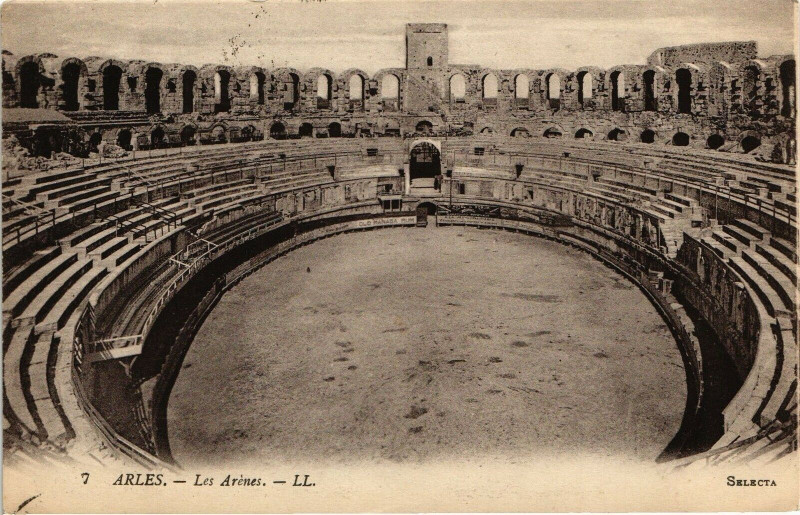 Carte postale ancienne Arles-Les Arenes à Arles