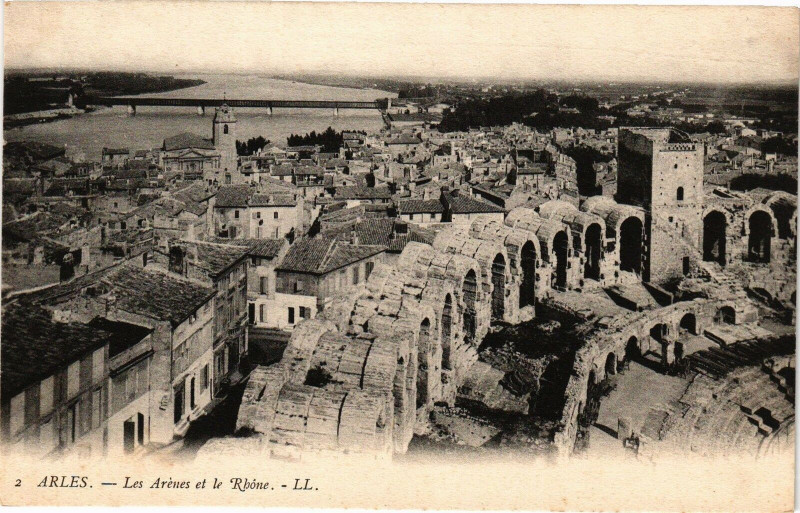 Carte postale ancienne Arles-Les Arles et le Rhone à Arles