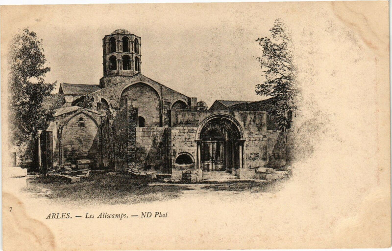 Carte postale ancienne Arles-Les Aliscamps à Arles