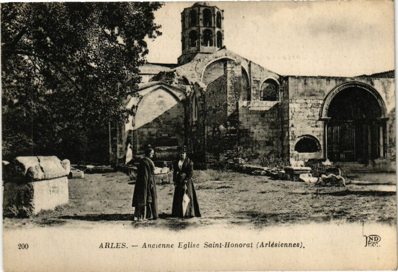 Carte postale ancienne Arles-Ancienne Eglise St-Honorat à Arles