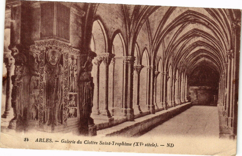 Carte postale ancienne Arles-Galerie du Cloitre St-Trophime à Arles