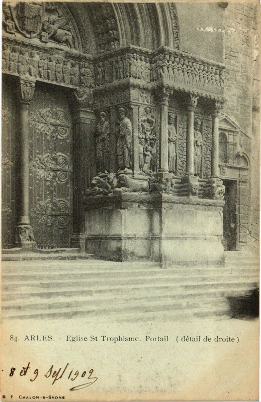 Carte postale ancienne Arles-Eglise St-Trophisme-Portail à Arles