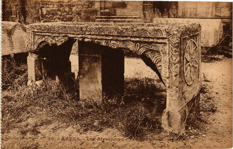 Carte postale ancienne Arles-Les Alyscamps à Arles