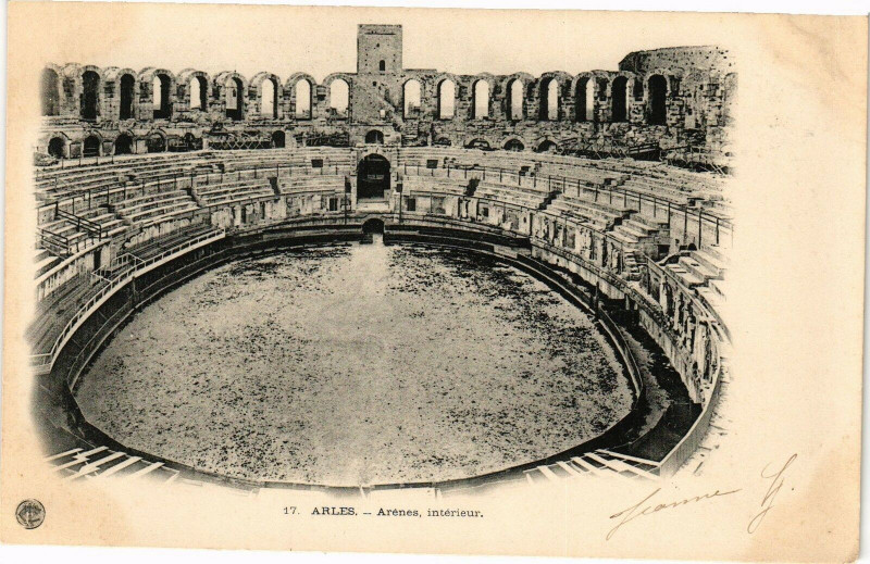 Carte postale ancienne Arles-Arenes interieur à Arles