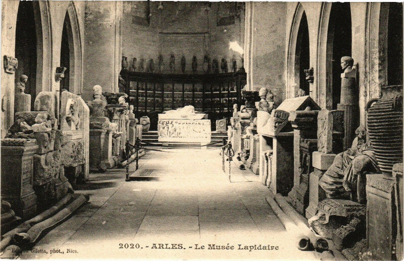 Carte postale ancienne Arles-Le Musee Lapidaire à Arles