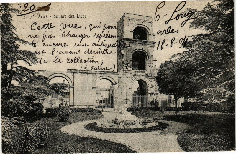 Carte postale ancienne Arles-Square des Lices à Arles