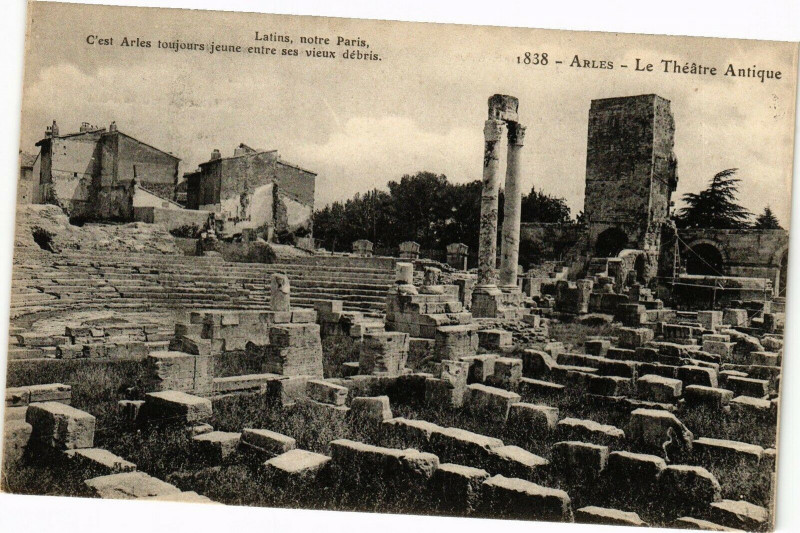 Carte postale ancienne Arles-Le Theatre Antique à Arles