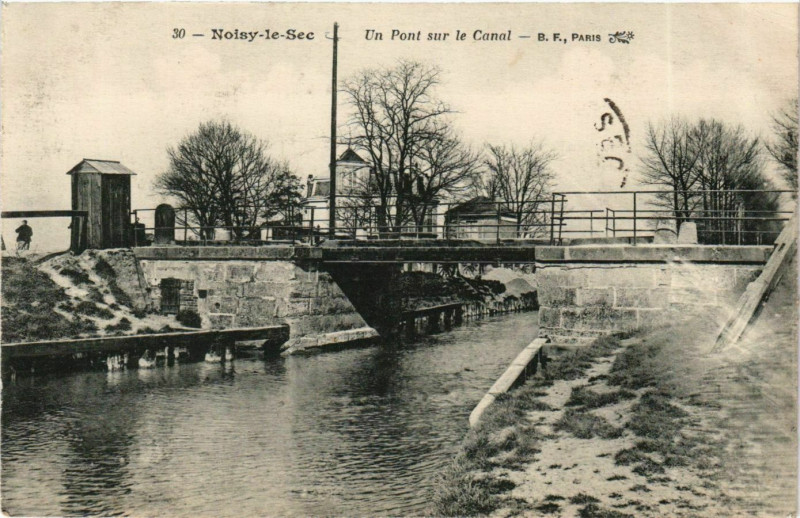 Carte postale ancienne Noisy-le-Sec Un Pont sur le Canal à Noisy-le-Sec