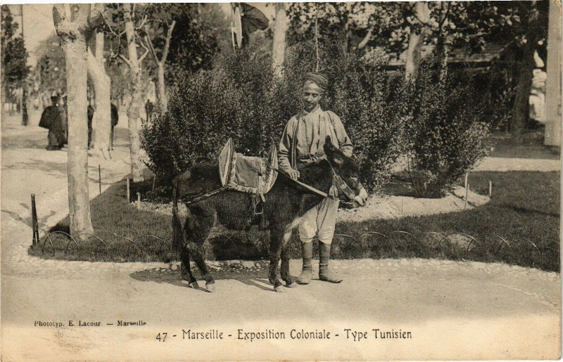 Carte postale ancienne Marseille-Expo Coloniale-Type Tunisien à Marseille