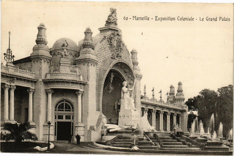 Carte postale ancienne Marseille-Expo Coloniale-Le Grand Palais à Marseille