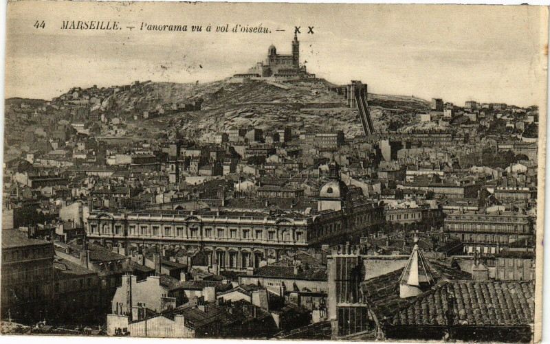 Carte postale ancienne Marseille - Panorama vu a vol d'oiseau à Marseille