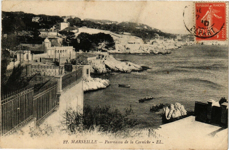 Carte postale ancienne Marseille-Panorama de la Corniche à Marseille