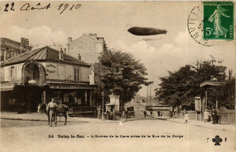 Carte postale ancienne Noisy-le-Sec Entrée de la Gare Rue de la Forge à Noisy-le-Sec