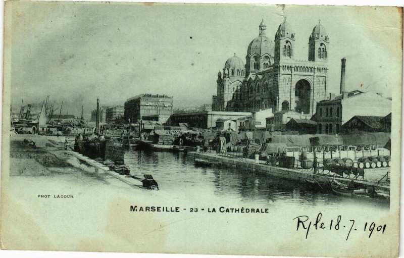 Carte postale ancienne Marseille-La Cathedrale à Marseille