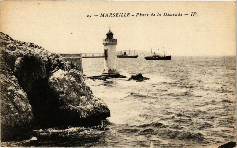 Carte postale ancienne Marseille-Phare de la Desirade à Marseille