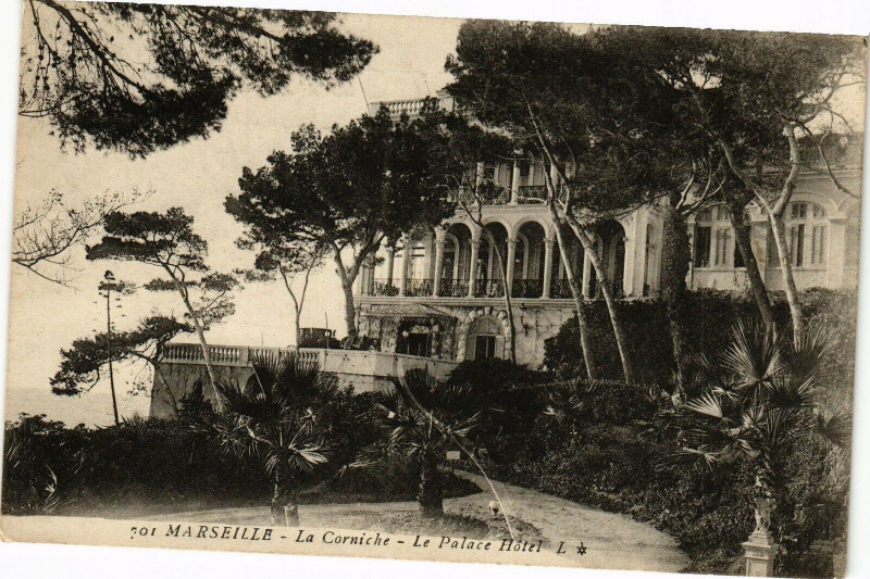 Carte postale ancienne Marseille-La Corniche-Le Palace Hotel à Marseille