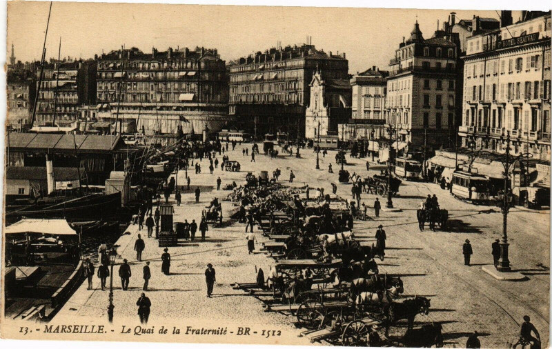 Carte postale ancienne Marseille-Le Quai de la Fraternite à Marseille