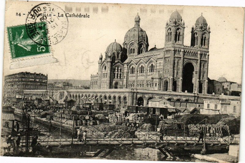 Carte postale ancienne Marseille-La Cathedrale à Marseille