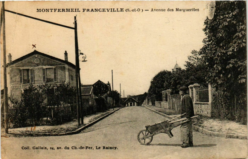 Carte postale ancienne Montfermeil-Franceville Avenue des Marguerites à Montfermeil