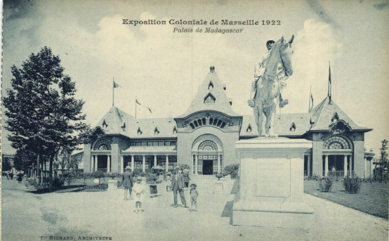 Carte postale ancienne Marseille Expo Coloniale 1922-Palais de Madagascar à Marseille