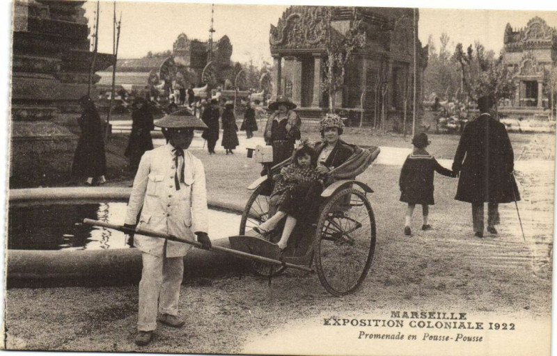 Carte postale ancienne Marseille Expo Coloniale 1922-Promenade en Pousse-Pousse à Marseille