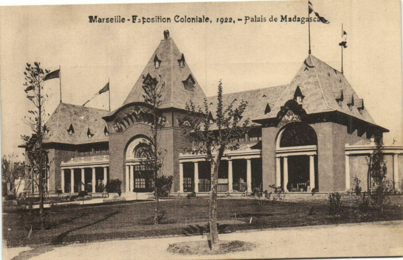 Carte postale ancienne Marseille Expo Coloniale 1922-Palais de Maagascar à Marseille