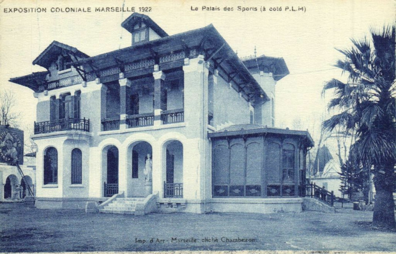 Carte postale ancienne Marseille Expo Coloniale 1922 Le Palais des Sporis (a cote.. à Marseille