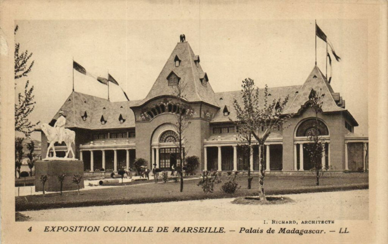 Carte postale ancienne Marseille Expo Coloniale - Palais de Madagascar à Marseille