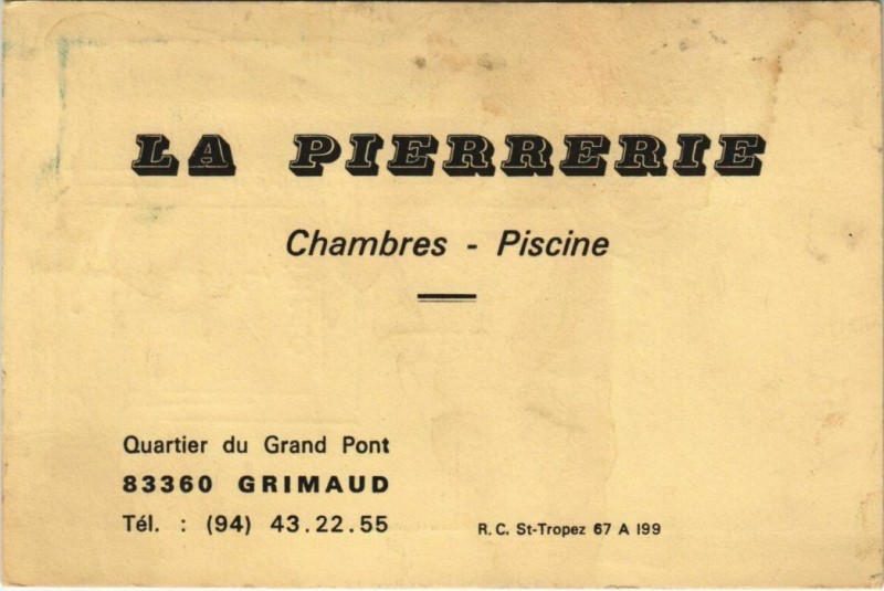 Carte postale ancienne Grimaud Quartier du Grand Pont - La Pierrerie - Chambres Piscine à Grimaud