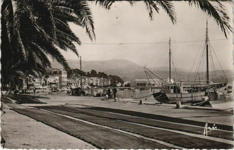 Carte postale ancienne Bandol Un Coin du Port à Bandol