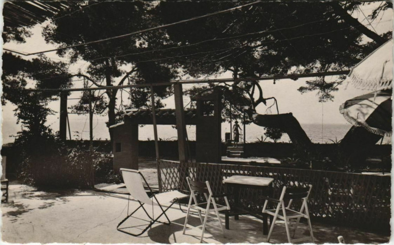 Carte postale ancienne Carqueiranne Hotel-Restaurant à Carqueiranne