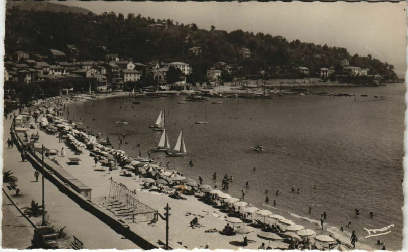 Carte postale ancienne Le Lavandou La Plage au Lavandou