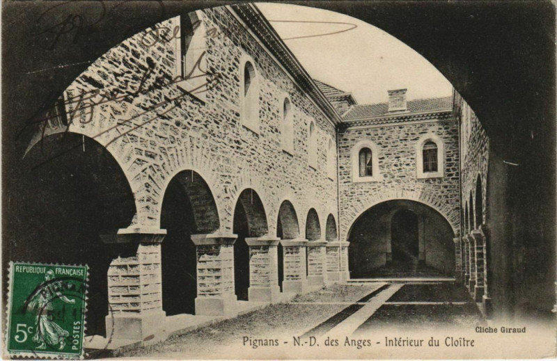 Carte postale ancienne Pignans N.-D. Des Anges - Interieur du Cloitre à Pignans