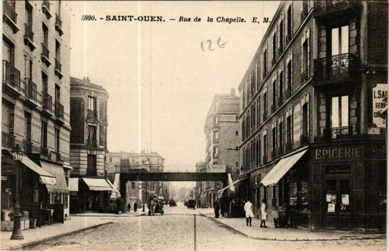 Carte postale ancienne Rue de la Chapelle à Saint-Ouen-sur-Seine