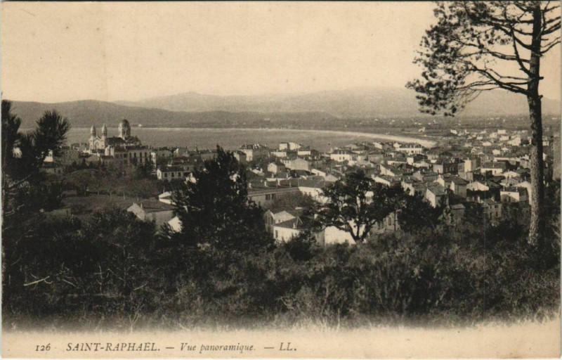 Carte postale ancienne Saint-Raphael Vue Panoramique à Saint-Raphaël